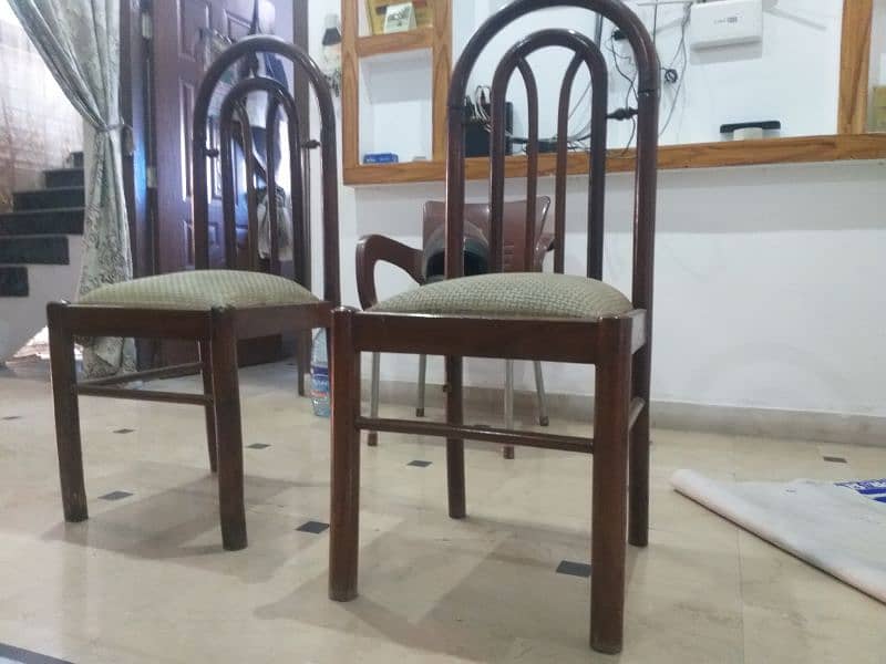 Dinning Table With 6 Cushioned Chairs 5