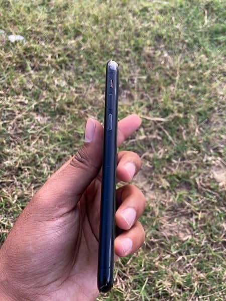 iPhone X PTA Approved ( 64 gb ) black colour 2