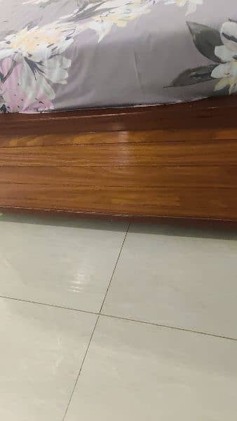 Single bed without mattress in almost new condition. Hardly used 0
