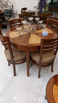 4 siter Dining Table 0