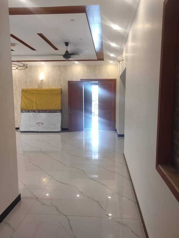 1 Kanal Lower portion with lawn available of rent 17