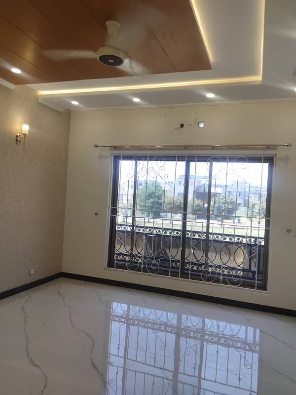 1 Kanal Lower portion with lawn available of rent 19
