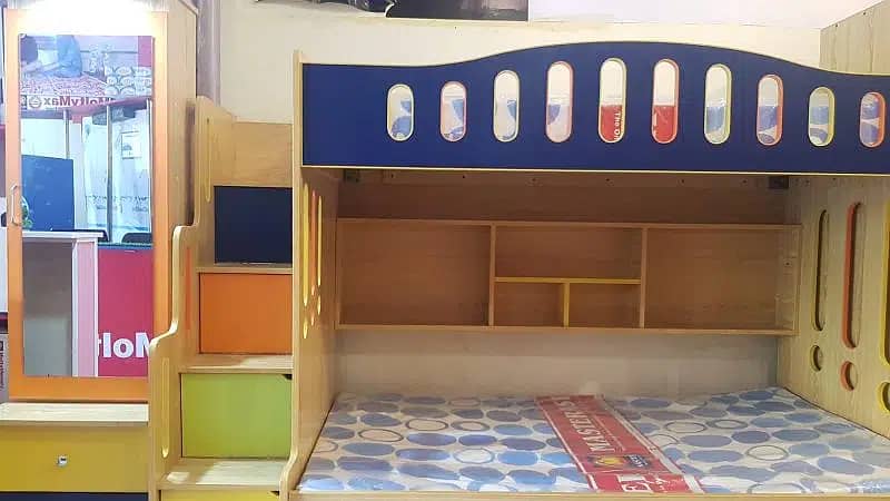 Bunk Bed in very good condition, three story bed without metres 0