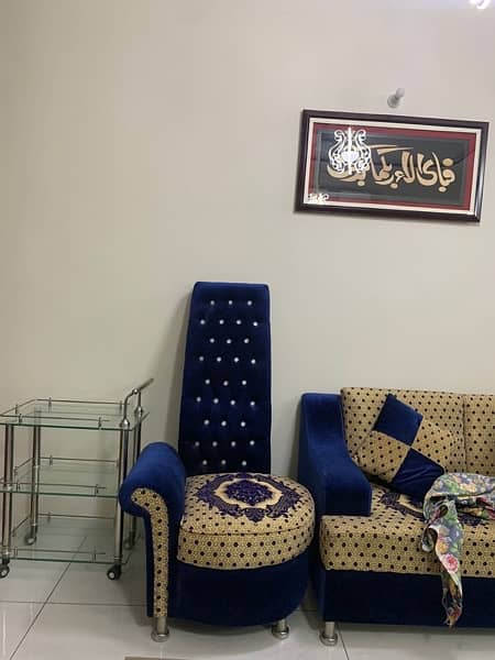 4 Crown Chairs, 20000RS Each 0