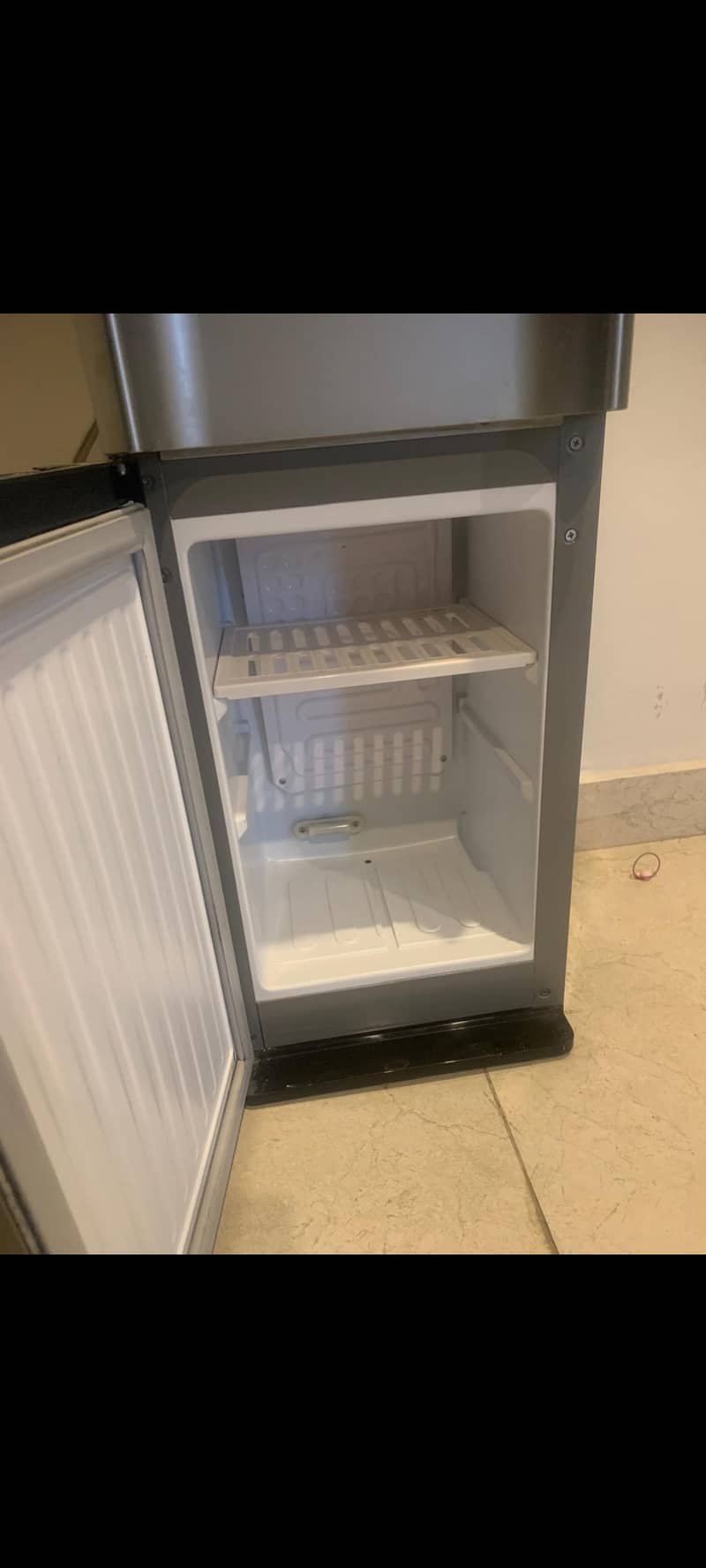 Selling dawlance water dispensor with mini refrigerator 3