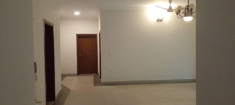 Well Maintained SDH (350 Sq. Yds) House available for Rent 10