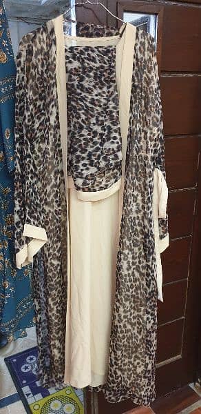 Selling Different Beautiful Printed Abayas with Stallers Condition New 2