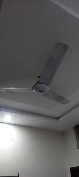ceiling fen excellent condition 4