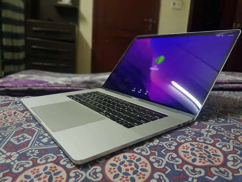 MacBook Pro 2018 15.4 inches Retina 2