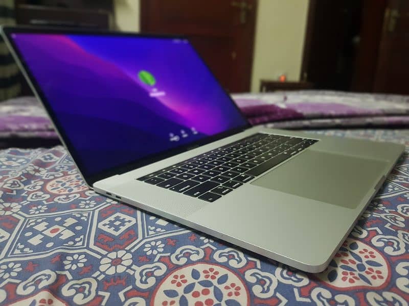 MacBook Pro 2018 15.4 inches Retina 3