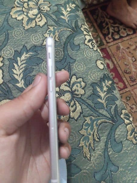 iPhone 6 64 GB  approved good condition 6