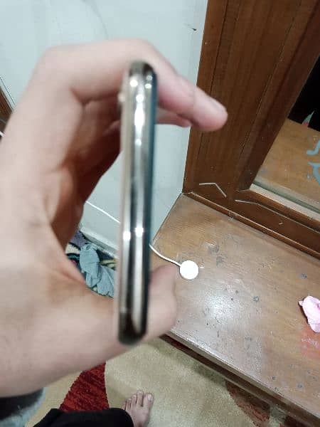 I am selling my iphone Xsmax 3