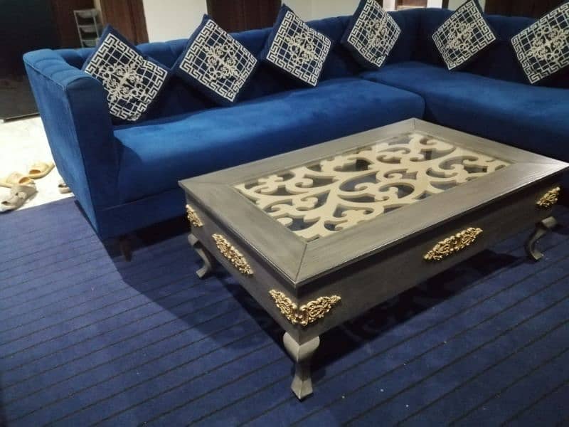In this sofa there is two side tables and one big table show in pictur 2
