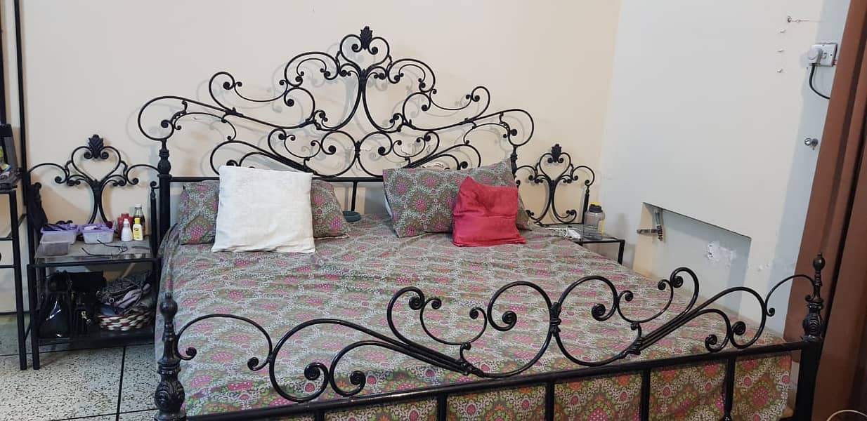 Double Bed with Dressing Table For Sale 2