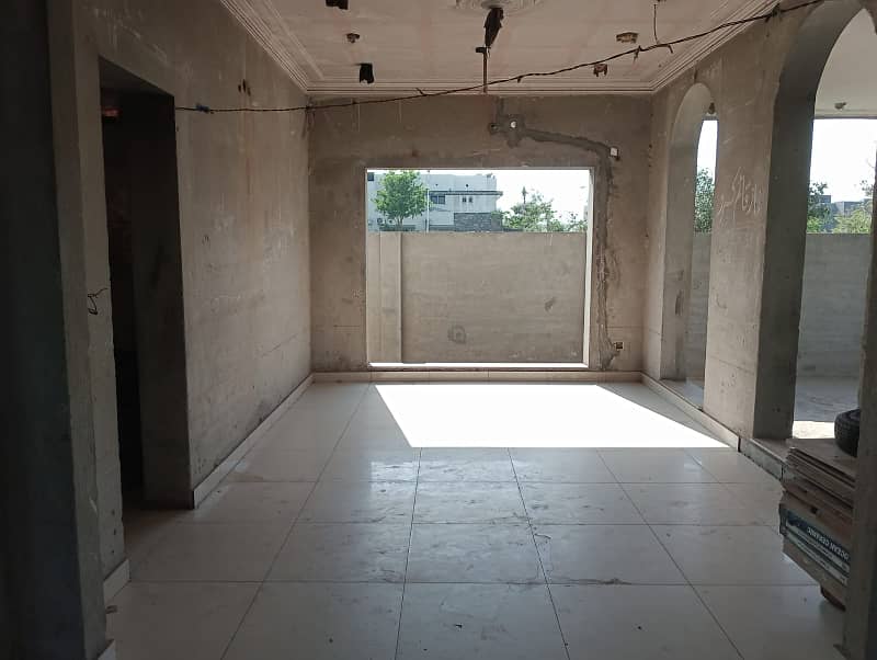 1 KANAL GREY STRUCTURE WITH FULL BASEMENT FOR SALE NEAR TO RAYA. 4