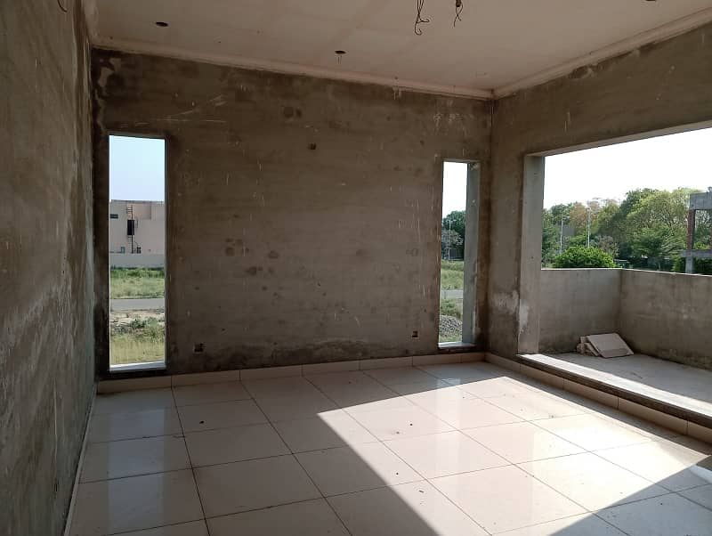 1 KANAL GREY STRUCTURE WITH FULL BASEMENT FOR SALE NEAR TO RAYA. 5