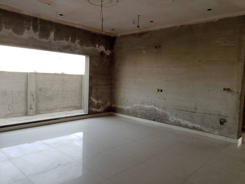 1 KANAL GREY STRUCTURE WITH FULL BASEMENT FOR SALE NEAR TO RAYA. 7