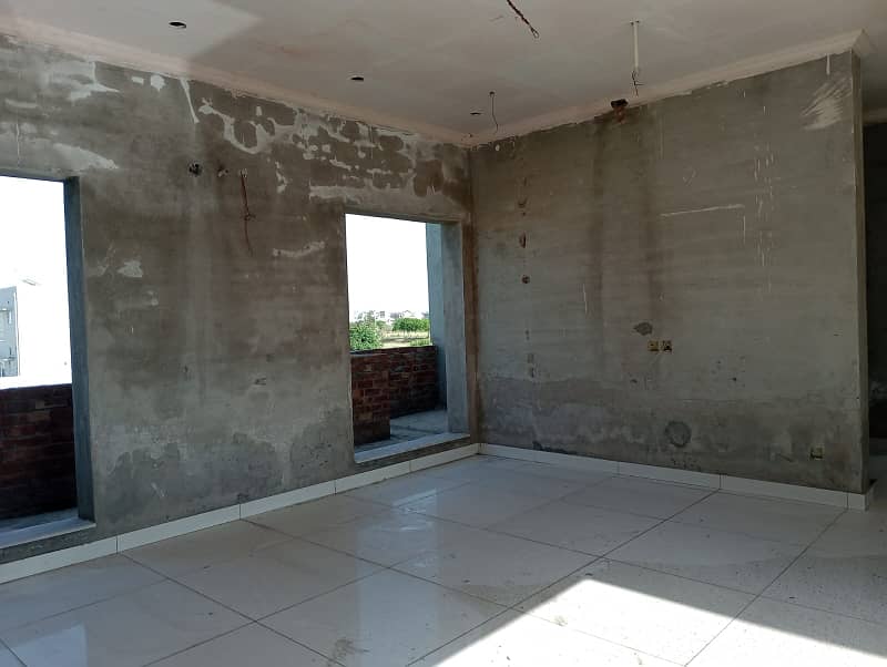 1 KANAL GREY STRUCTURE WITH FULL BASEMENT FOR SALE NEAR TO RAYA. 8
