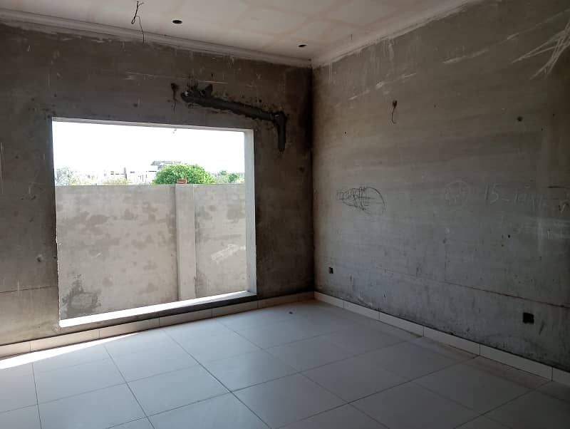1 KANAL GREY STRUCTURE WITH FULL BASEMENT FOR SALE NEAR TO RAYA. 16