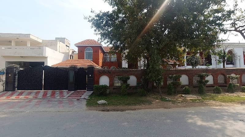 Prime Location 2 Kanal House In DHA Phase 3 - Block Z For Sale At Good Location 1