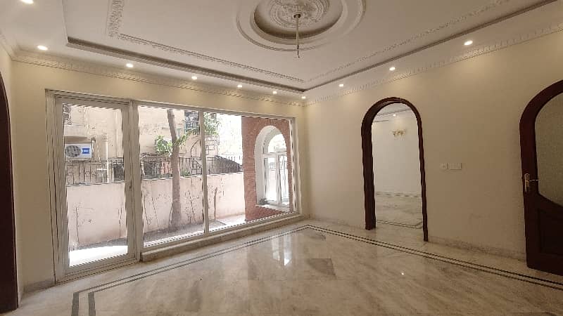 Prime Location 2 Kanal House In DHA Phase 3 - Block Z For Sale At Good Location 15