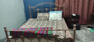 IRON BED WITHOUT MATTRESS, USED BUT IN EXCELLENT CONDITION 9/10 0