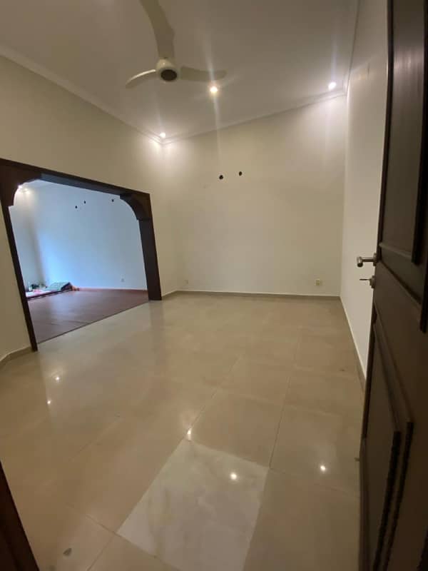 10 Marla Full House Available For Rent in DHA phase 8 5