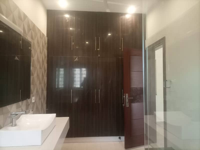 LOWER LOCK Upper Portion Available For Rent In DHA Phase 3 8