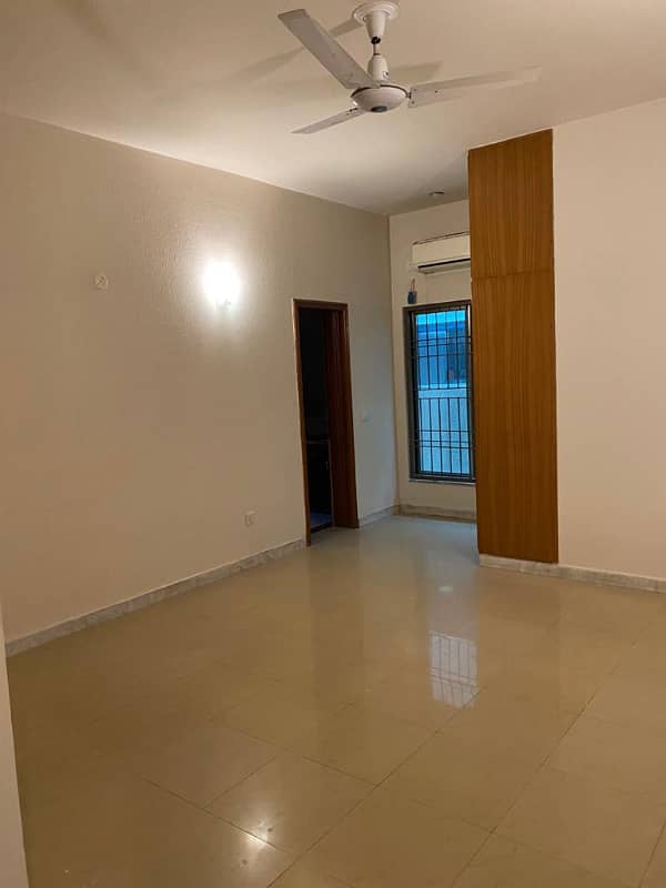 Kanal Lower Portion Available For Rent In DHA Phase 4 1