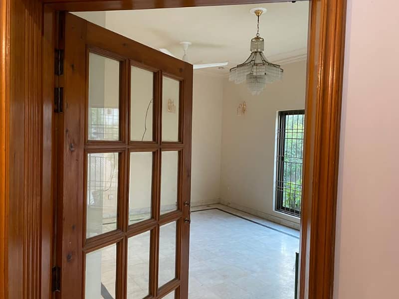 Kanal Lower Portion Available For Rent In DHA Phase 4 9