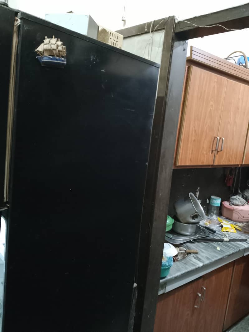 i am selling refrigerator in good condition 1