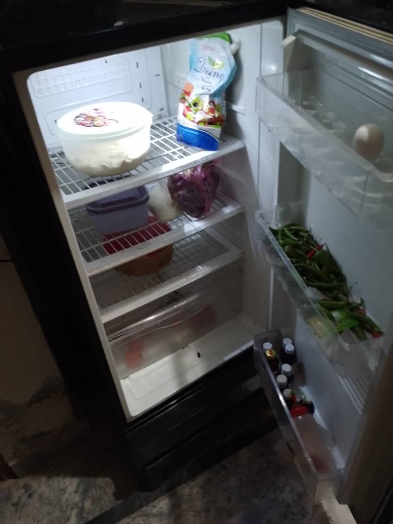 i am selling refrigerator in good condition 3
