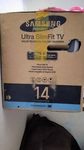SAMSUNG Ultra Slim Fit TV 1