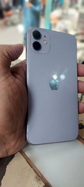 iphone 11 64gb in new condition 4