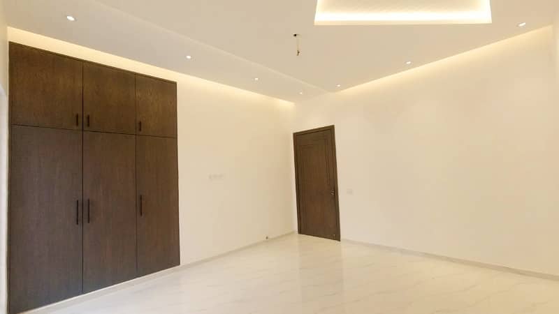 10 Marla House Is Available For Sale In Bankers Co-operative Housing Society Lahore 10