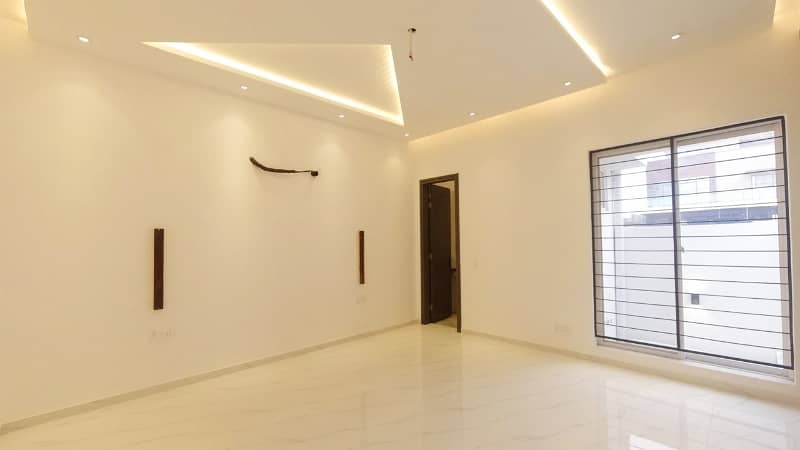 10 Marla House Is Available For Sale In Bankers Co-operative Housing Society Lahore 11