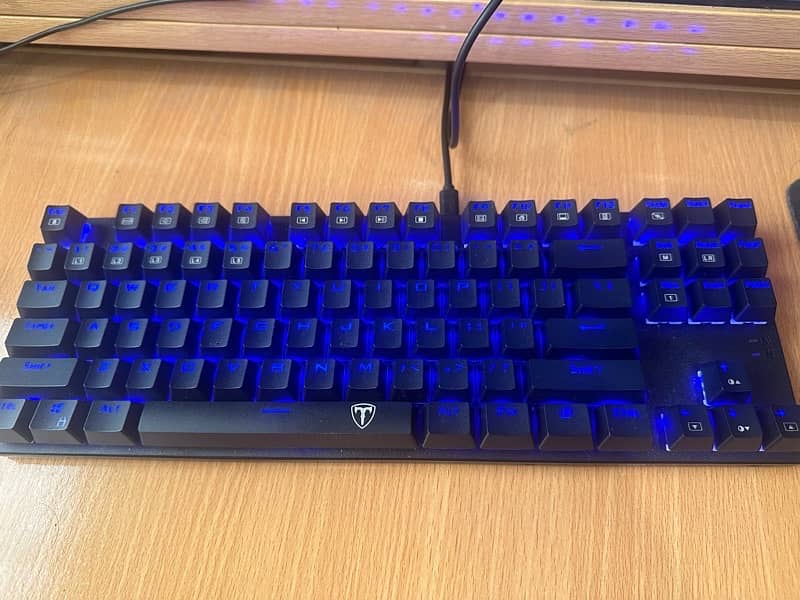 TDagger RGB Mechanical Keyboard Wired 1