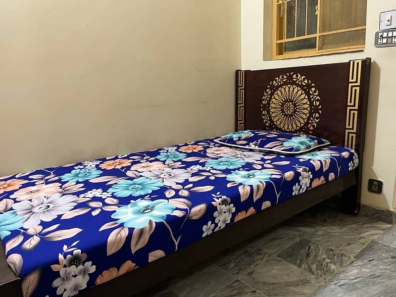 High Quality Singal Bed With Molty Foam Mattress 0