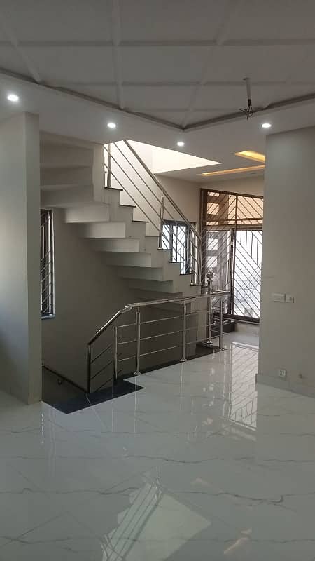 Near To Park 8 Marla Brand New House For Sale In Bahria Orchard - Northern District Raiwind Road Lahore 4