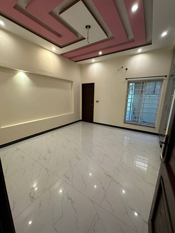 10 Marla Lower Portion Available For Rent In Wapda Town phase2 4