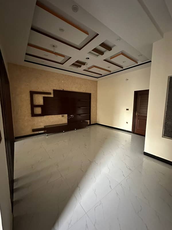 10 Marla Lower Portion Available For Rent In Wapda Town phase2 5
