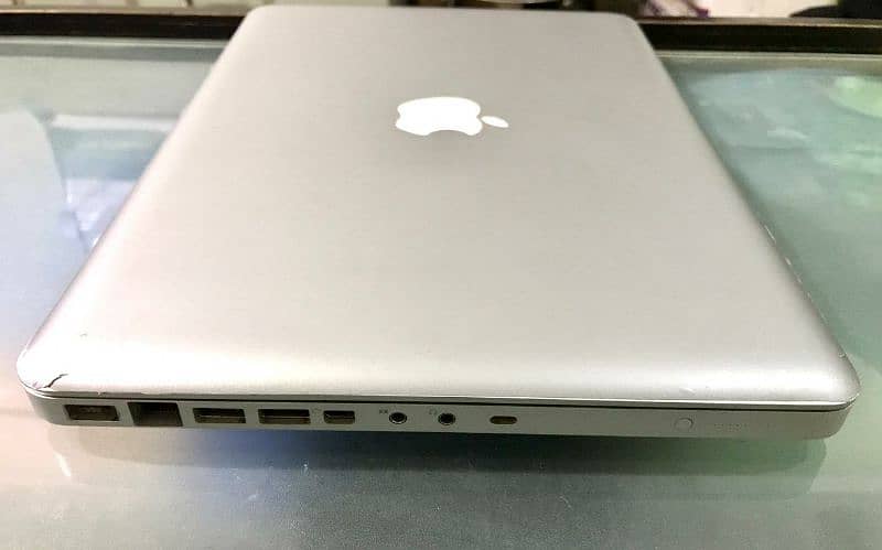Apple Macbook (13-inch, Late 2008) 0