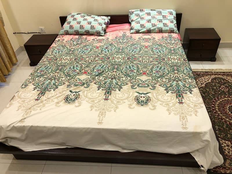 Pure sheesham /Thalii/wooden /queen size /bed /side table 1