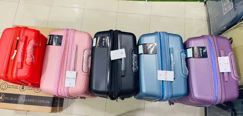 Suitcases Available on wholesale Price 3