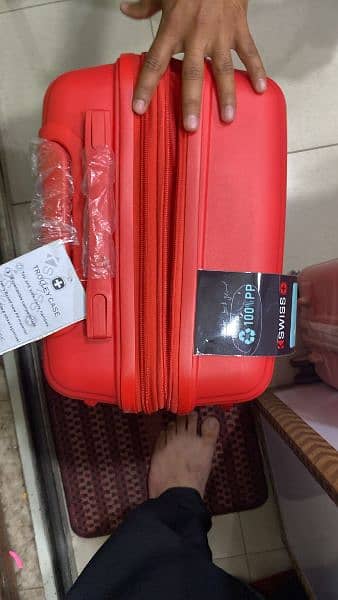 Suitcases Available on wholesale Price 5