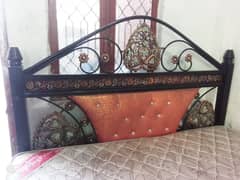 I want to sell my bed or spring mattress or singhar table