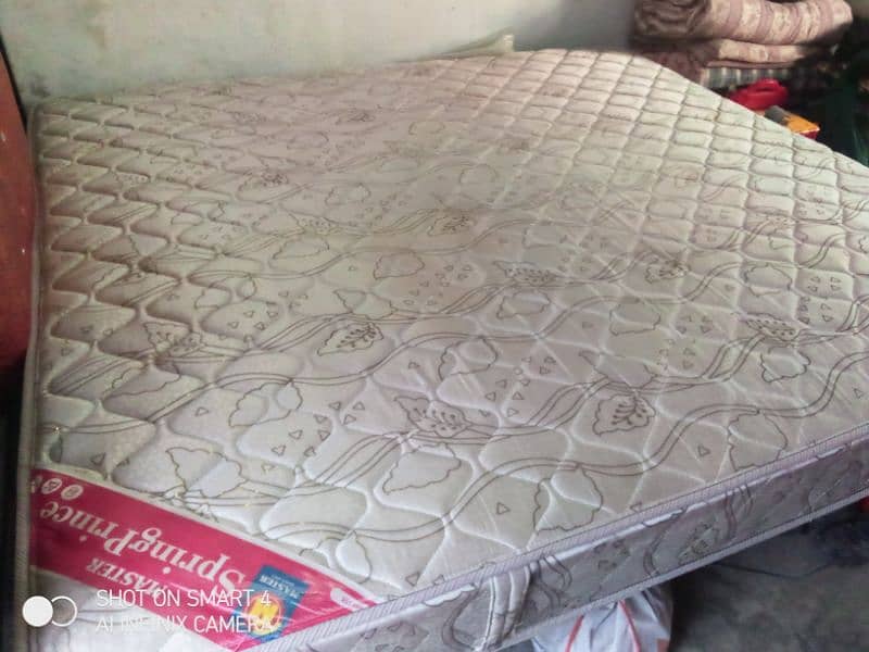 I want to sell my bed or spring mattress or singhar table 2