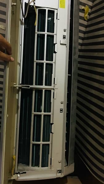 Gree 12CZ9 1.0 ton Split Air Conditioner with Box No open repair 8