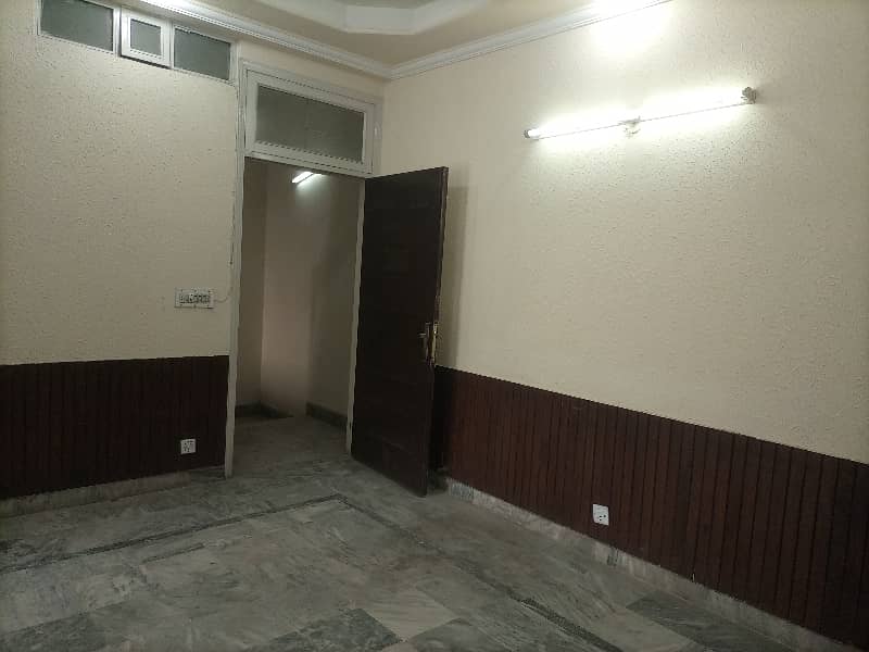4 Marla 1st floor office available for rent 11