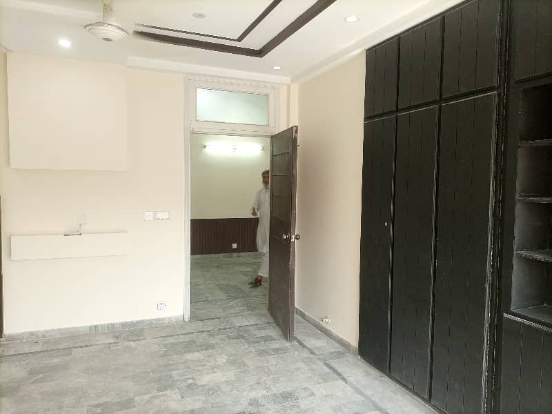 4 Marla 1st floor office available for rent 22